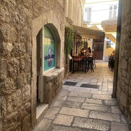 Diocletian Palace Old *